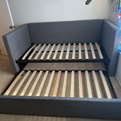 TWIN TRUDDLE WITH 1 MATTRESS