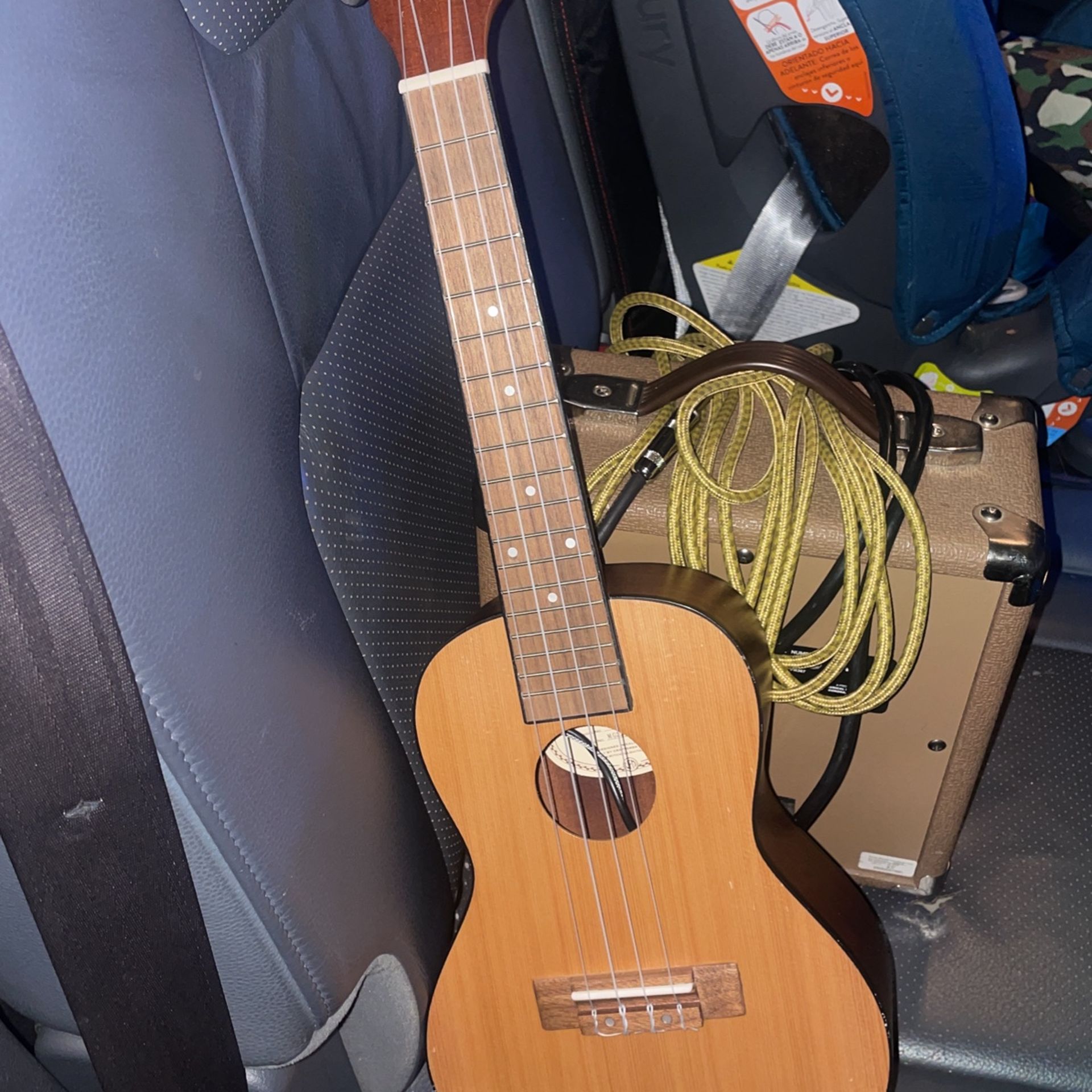 Mitchell Acoustic/Electric Ukulele + Fender Amp