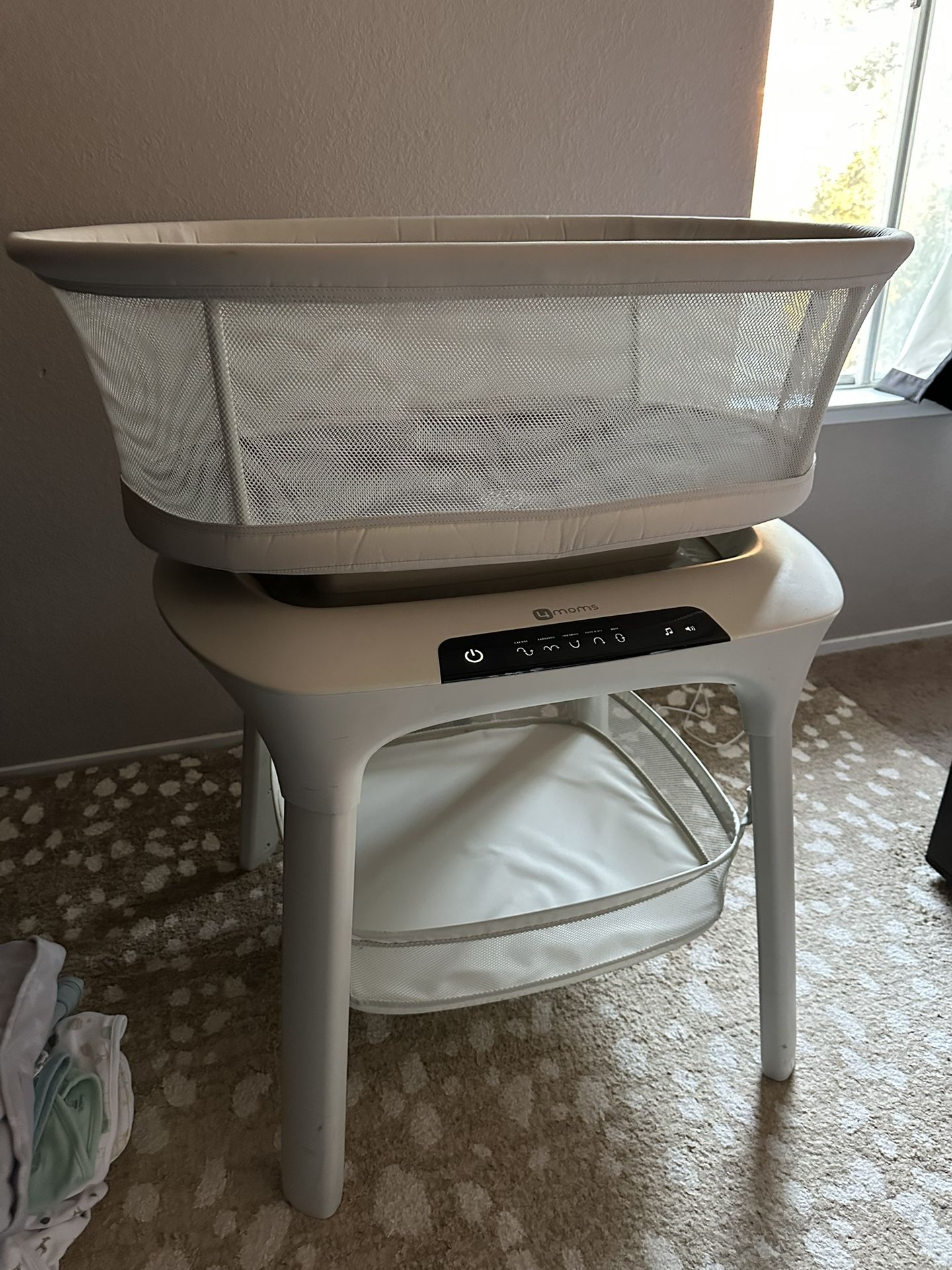 4 Moms Bassinet With Basket