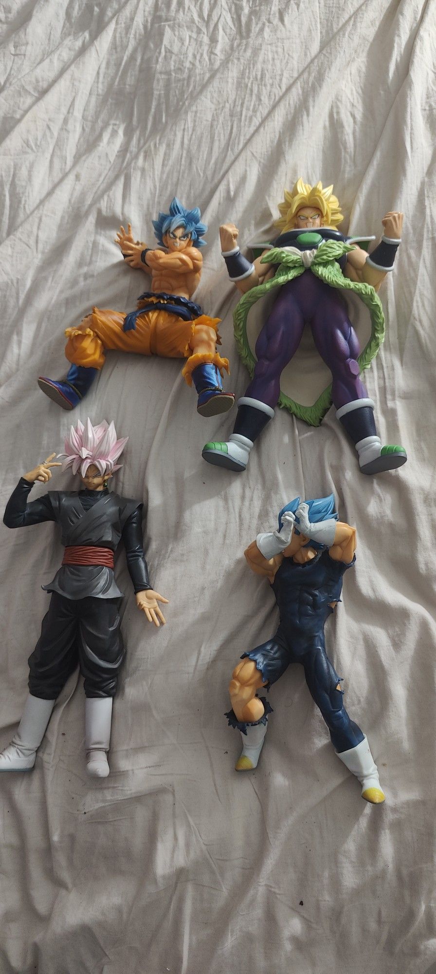 4 Dragon Ball Z Figures ..