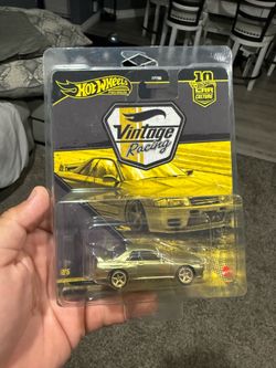 Hot Wheels Premium Vintage Racing Nissan Skyline GT-R BNR32 Gold Chase 0/5 with protector