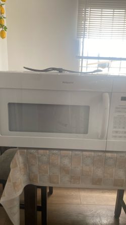Hot point  1.6 -cu ft over rager
