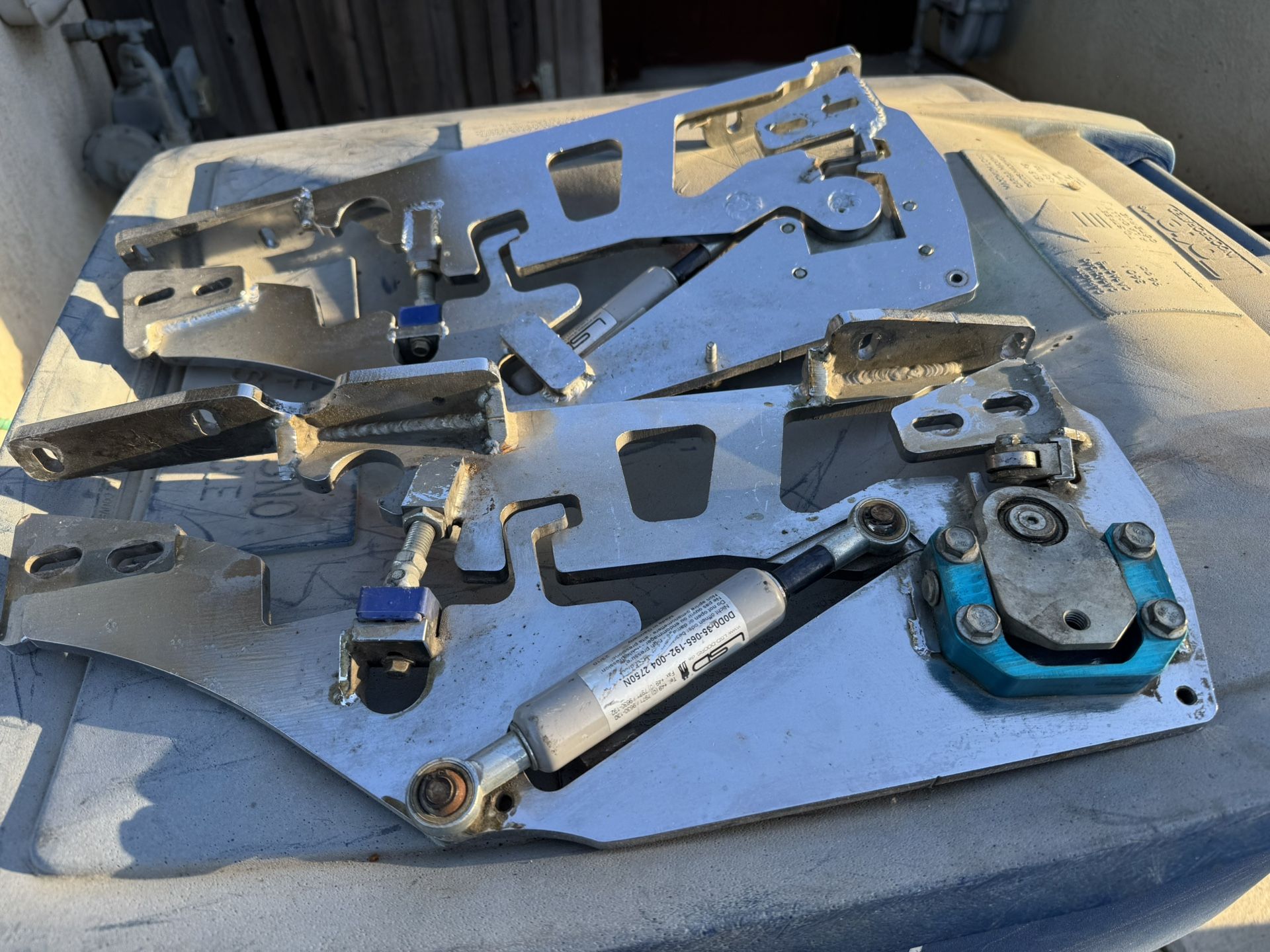 2004-06 Sion XB LAMBO DOOR HINGES