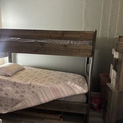 Almost New Twin Bunkbeds With Mattresss $200