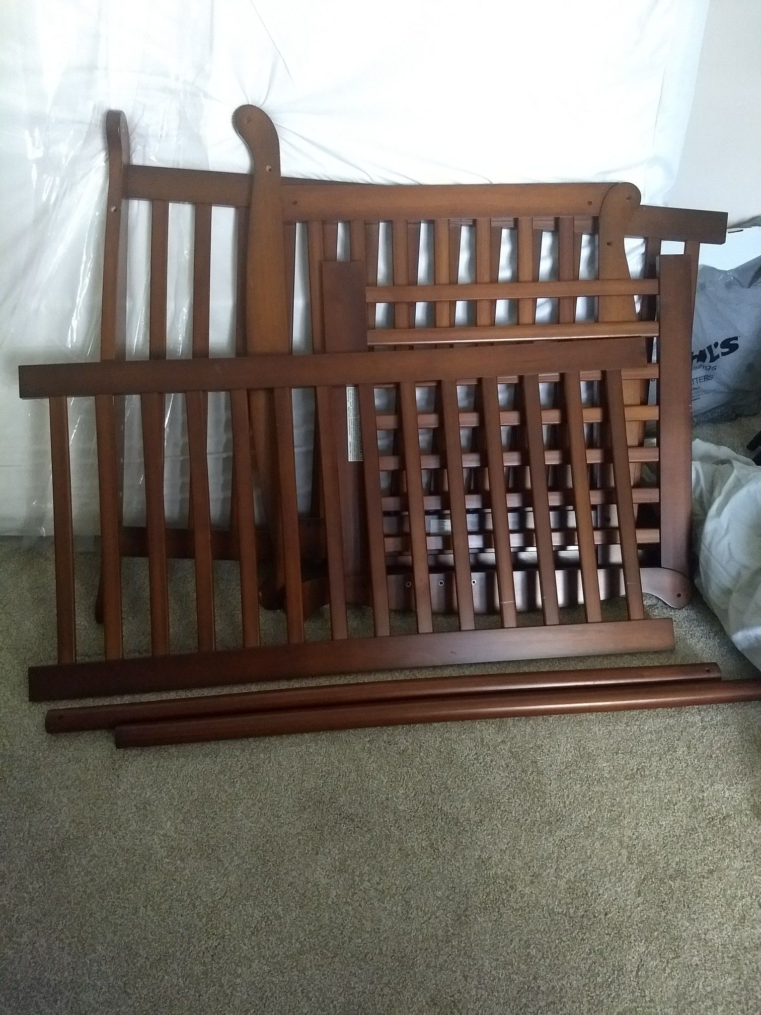 Davinci Emily 4 in 1 crib with mattress - never used