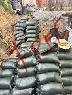 Free Dirt, Tierra Gratis, Sand Bags 