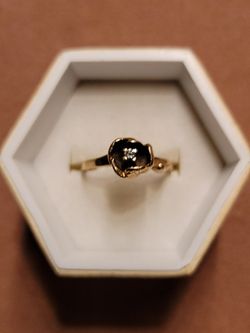 Ladies 14K Solid Yellow Gold Ring with Genuine Diamond