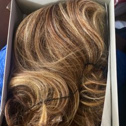 Like new Raquel Welch Crowd Pleaser Wig RL 29/25