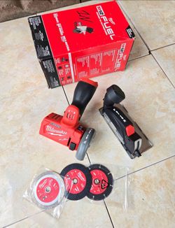 Milwaukee FUEL 12V Cut Off Tool