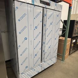 Kutano 2-Door Reach-In Commercial Refrigerator – Stainless Steel