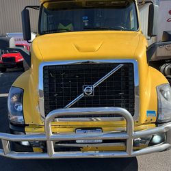 2012 VOLVO  SEMI TRUCK