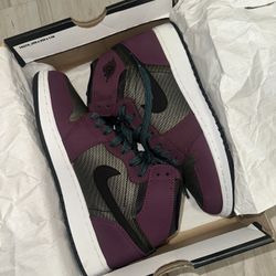 Jordan 1 High Mulberry Size 6Y / 7.5 Women