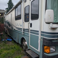 1996 Fleetwood Discovery Motor Home 