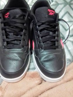 Selling shoes shelf and Reebok red and black and white shoes size 11