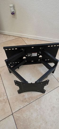 Full-Motion TV Wall Mount 63155