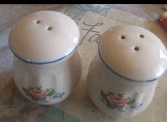 Tabletops Unlimited VICTORIA Salt & Pepper Shakers Multicolor, Blue Trim Design