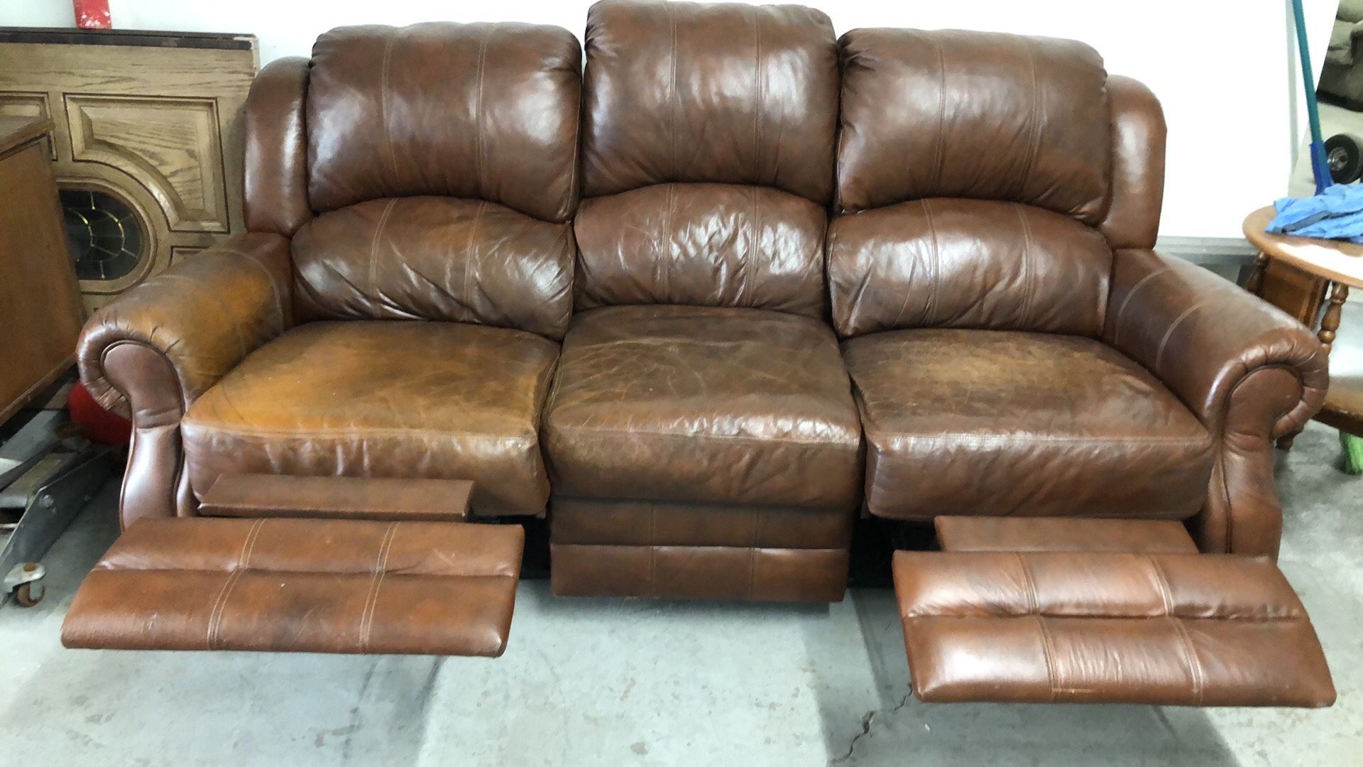 Very heavy real leather superComfortable sofa recliner
