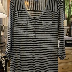 Wt # 1060, WOMEN'S 1X, FADED GLORY BLACK AND GRAY STRIPED SHIRT WITH FLATTERING FIT