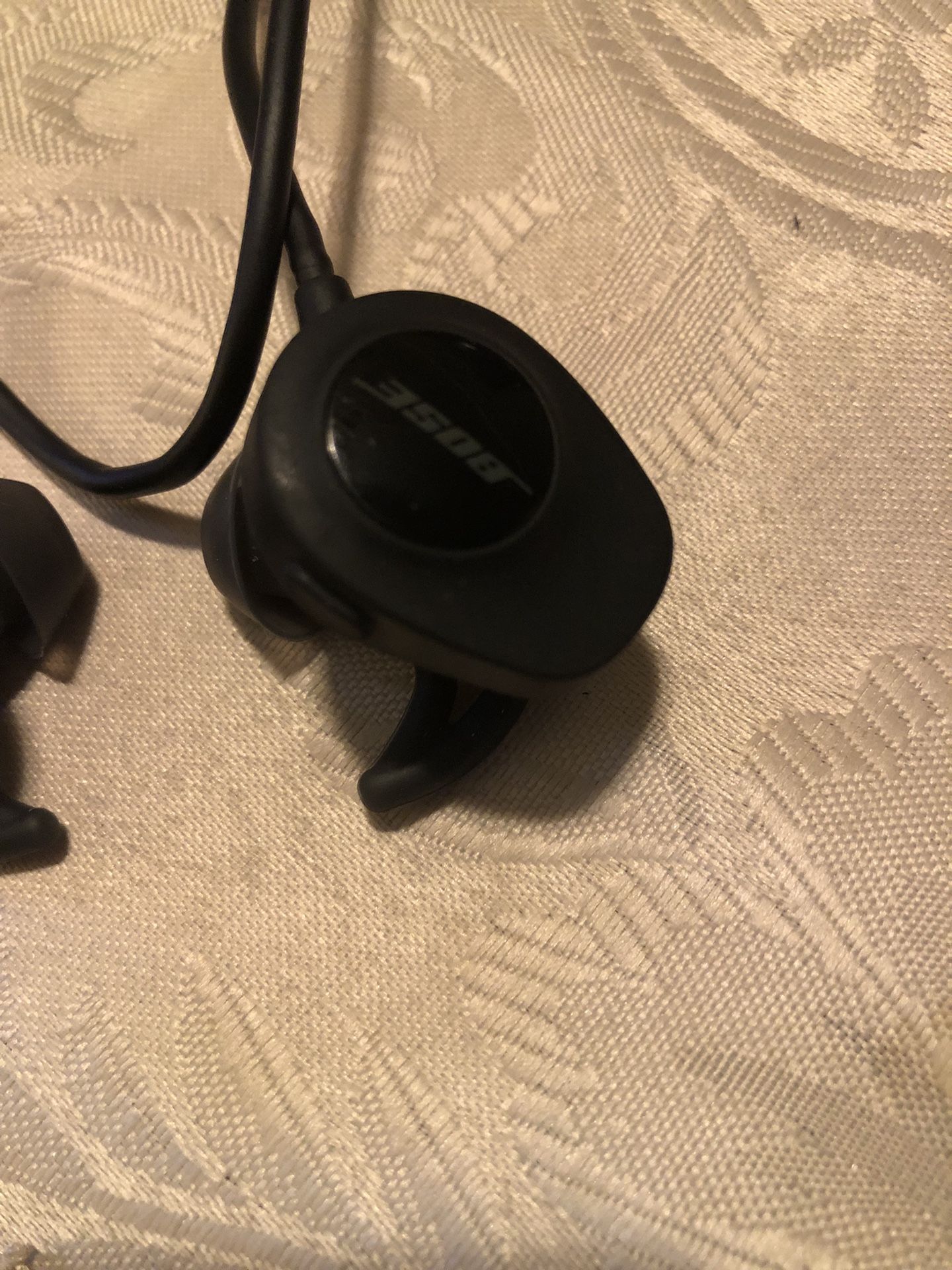 Beats Studio A2514 Black True Wireless Bluetooth Noise Canceling In Great condition