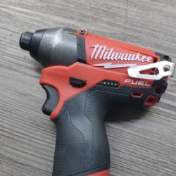 Milwaukee M12 Impact Drill