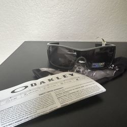 Brand New Oakley Batwolf Men’s Sunglasses