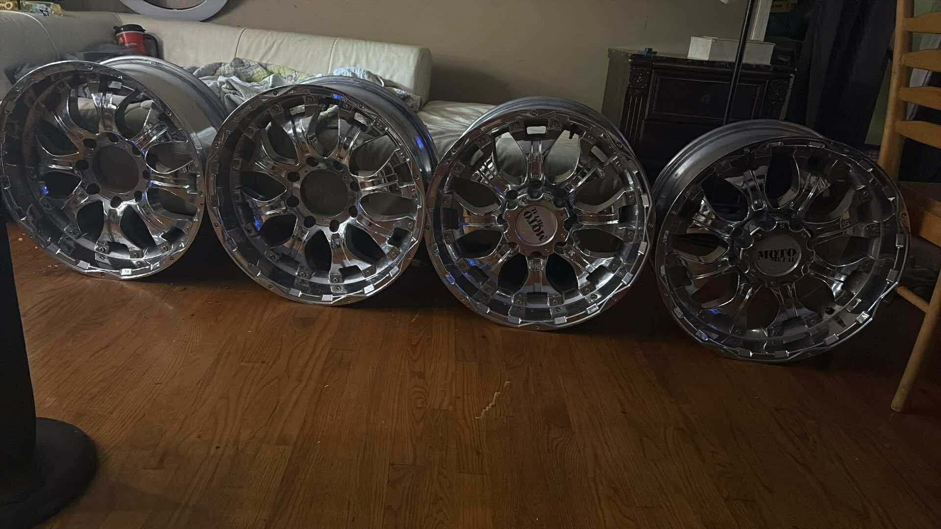20in 9 Wide 8x6.5 Or 8x170mm Lug Pattern Moto Metal Rims