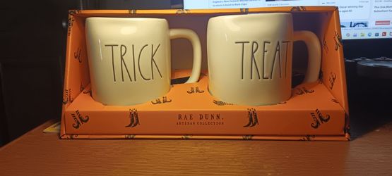 Rae Dunn Mug Set