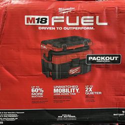 Milwaukee M18 FUEL PACKOUT Cordless 2.5 Gal. Wet/Dry Vacuum