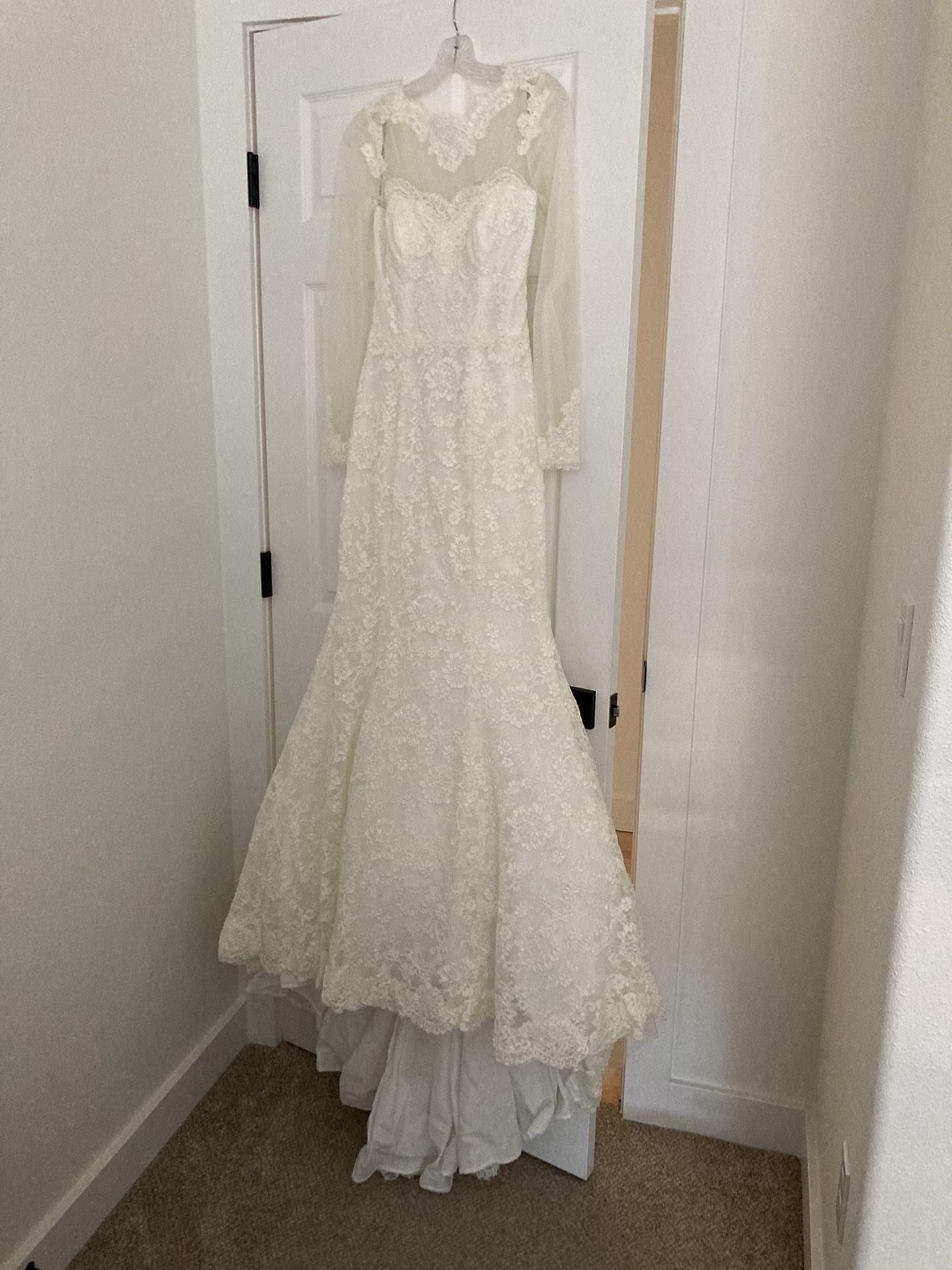 Monique Lhuillier Bliss Ivory Trumpet Gown Size 6