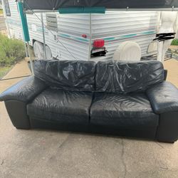 FREE BLACK LEATHER COUCH