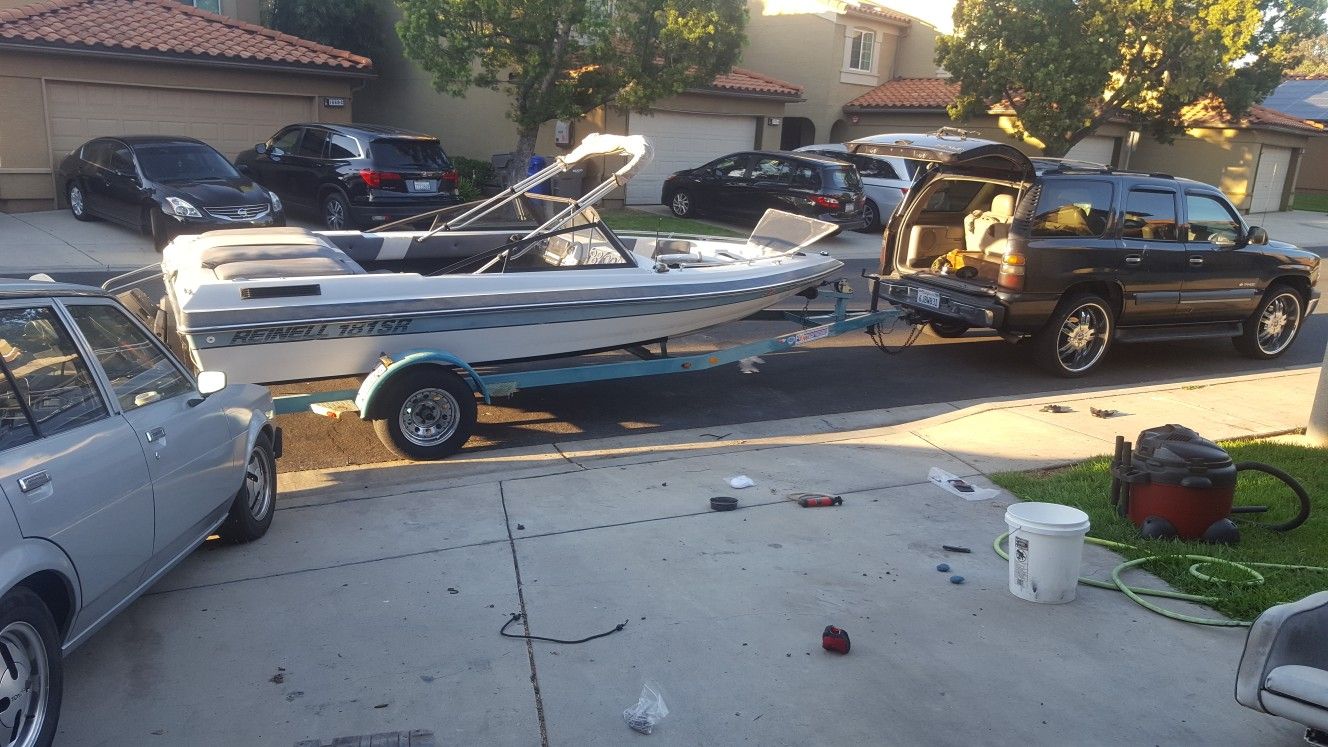 Reinell 19' Boat and trailer.
