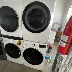 LG FRONT LOAD WASHER AND DRYER  ( GAS DRYER)