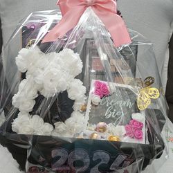 Graduation Gift Basket /Regalo De Graduacion