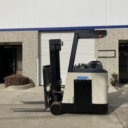 Crown Electric Stand Up Forklift 3000 LB