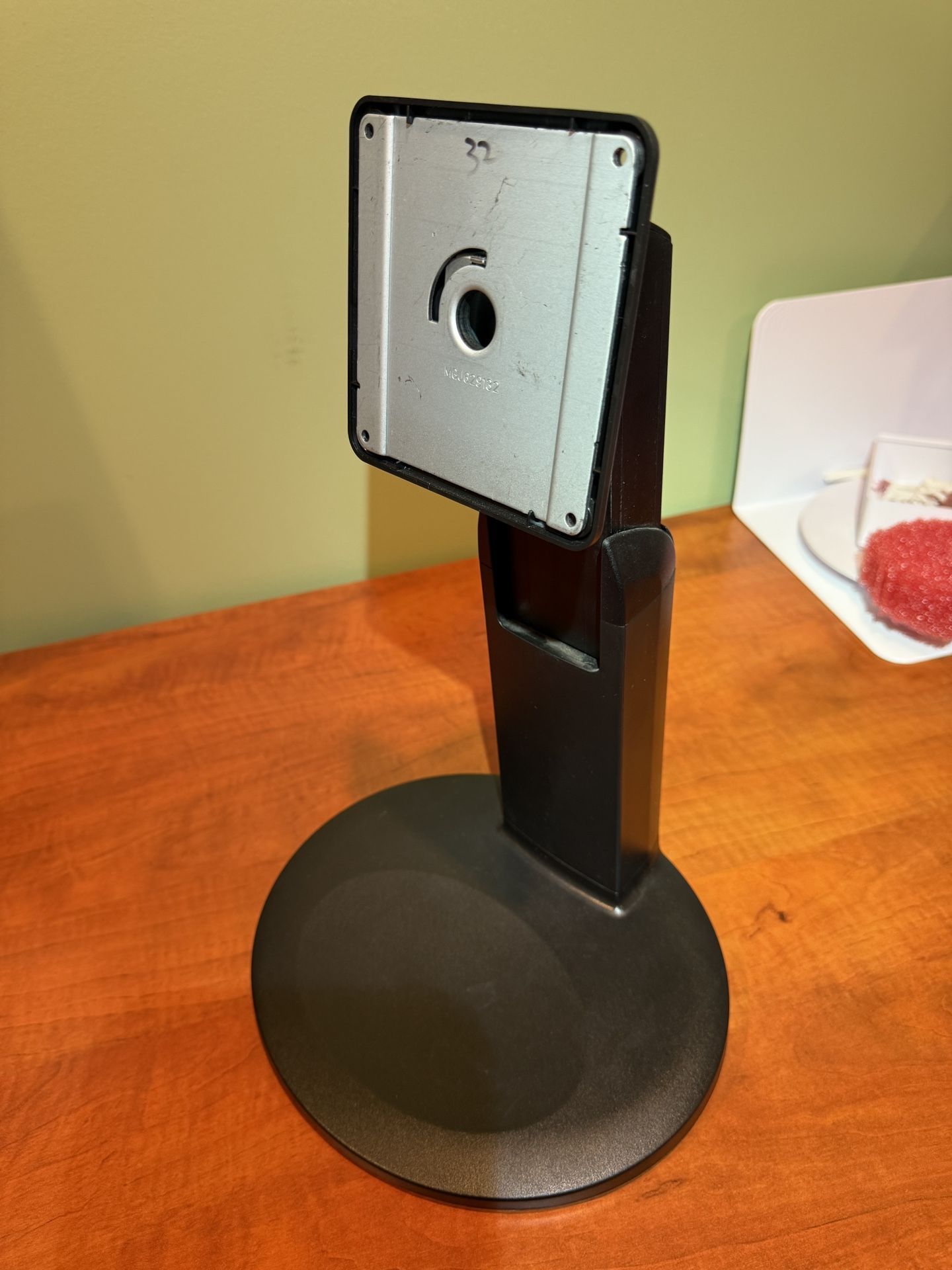 LG MONITOR MOUNT OEM CAME OFF 23 Inch LG