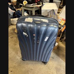 LOW PRICE MOVING- $450 + TAX RETAIL SAMSONITE 4 wheel Spinner Luggage 