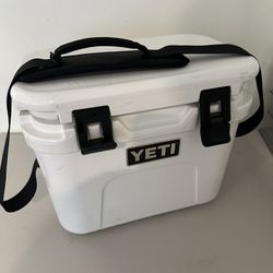 Yeti Roadie 15 Hard Cooler Purchased 2025 With Basket