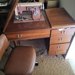 Antique sewing machine.- Must Go. ASAP- Shoot me your best offer.