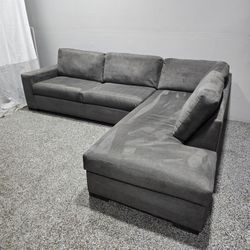Furniture Envy Sectional Couch With Pullout Bed!!! Delivery Available 