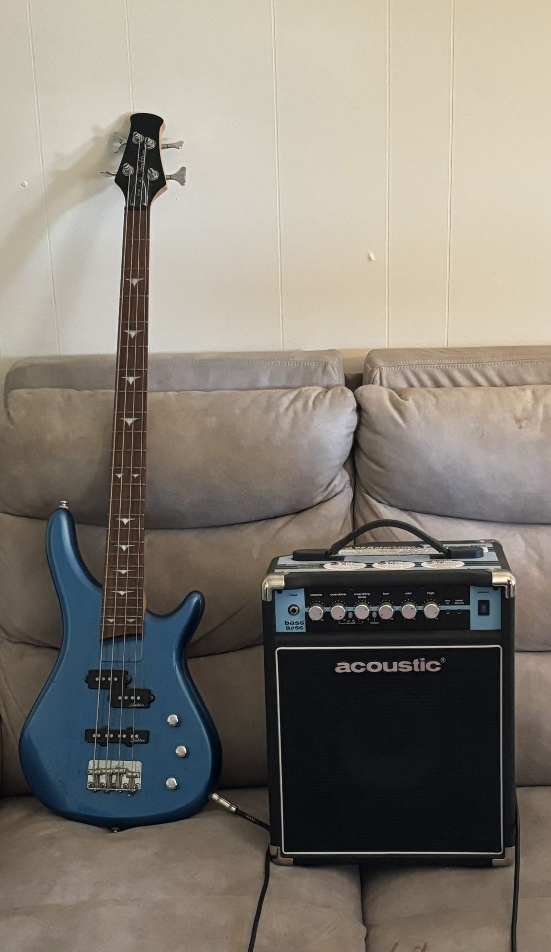 Tradition B100 Bass Guitar And Amp