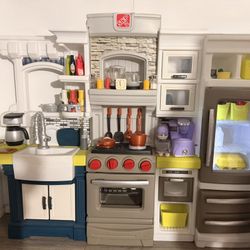 Step 2 Play Kitchen - Elegant Edge Kitchen