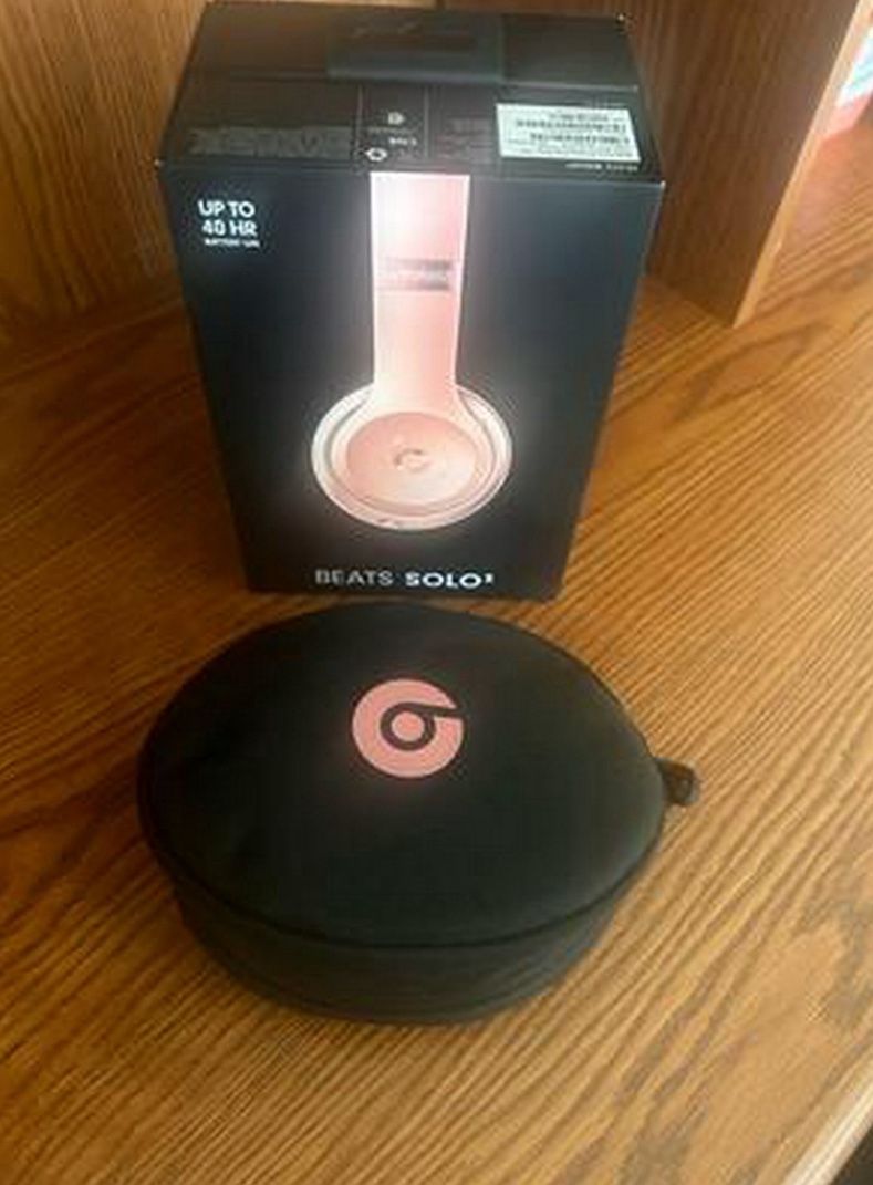 Beats by Dr. Dre Solo3 True Wireless On-Ear Headphones with Apple W1 Headphone Chip, Rose Gold
