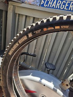Maxxis  assegai 29.5x2.5 and  dhr ll 27.5x2.6