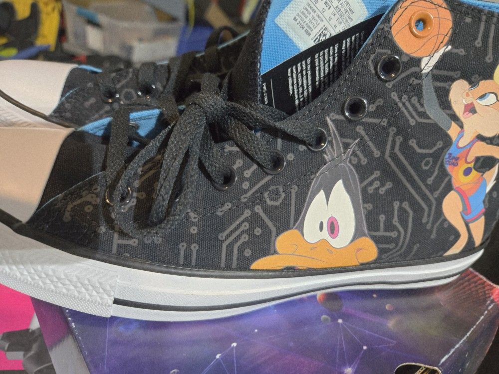 Loony  Tunes Converse Men's 10.5