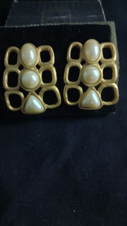 VINTAGE AVON EARRINGS