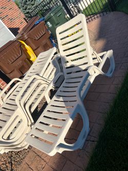 4 Grosfillex Outside Lounge Chairs