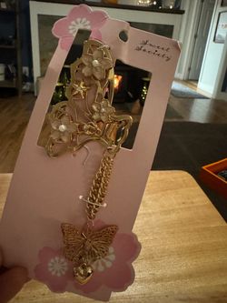 Brand-new Sweet Society butterfly hair clip