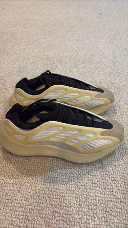 Yeezy 700v2