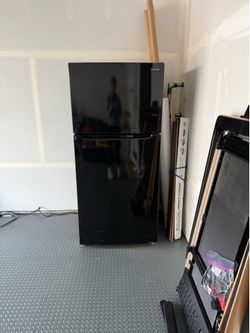 MOVING! 2025 Garage fridge freezer extra storage upright