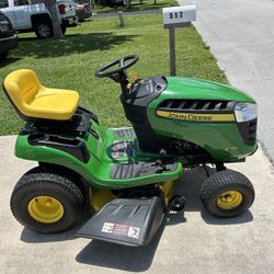 2020 John Deere E110 Lawnmower Only 65 Hours for Sale in St